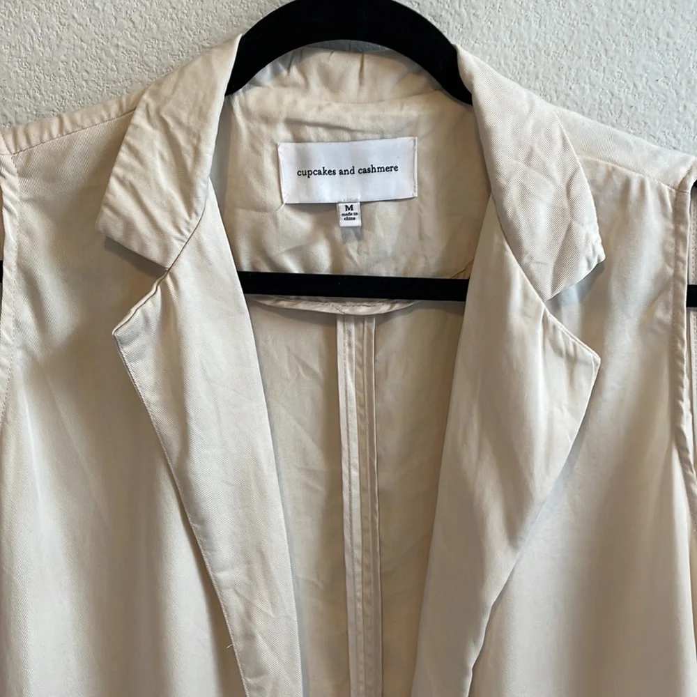 Sleeveless duster with pockets - Picture 3 of 4